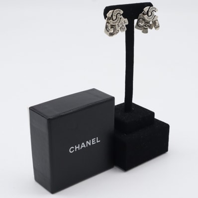 CHANEL シャネル ココマーク チャームピアス SP - ピアス シルバー SP レディース