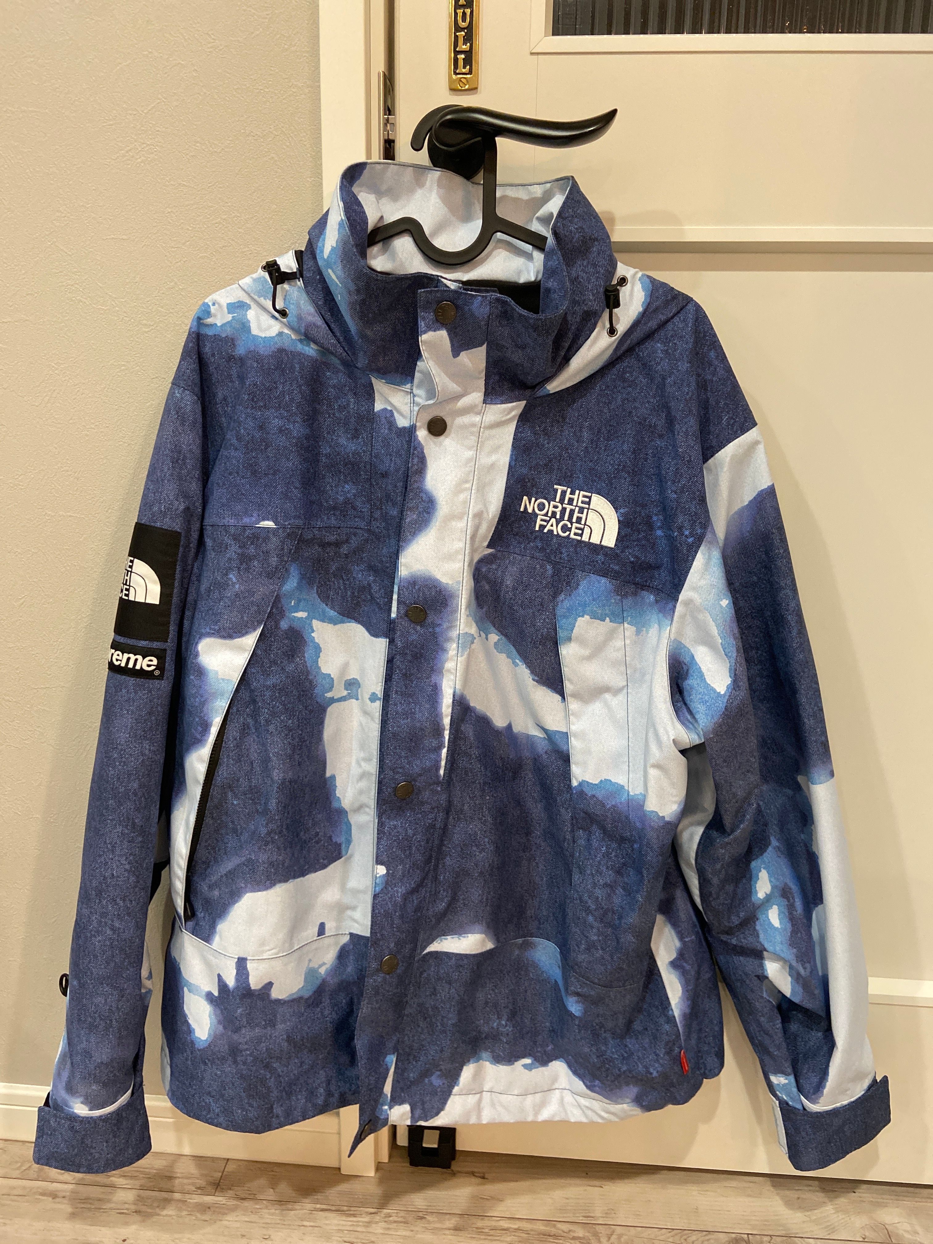 Supreme x The North Face Bleached Denim Print Mountain Jacket "Indigo"