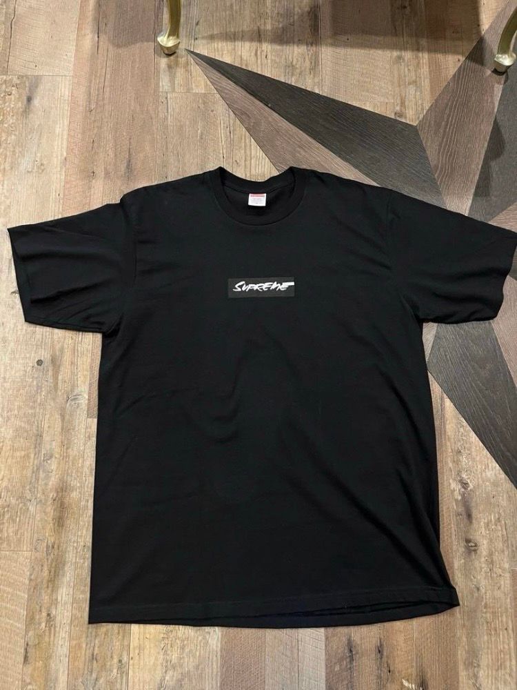 シュプリーム フューチュラ ボックス ロゴ Tシャツ "ブラック"