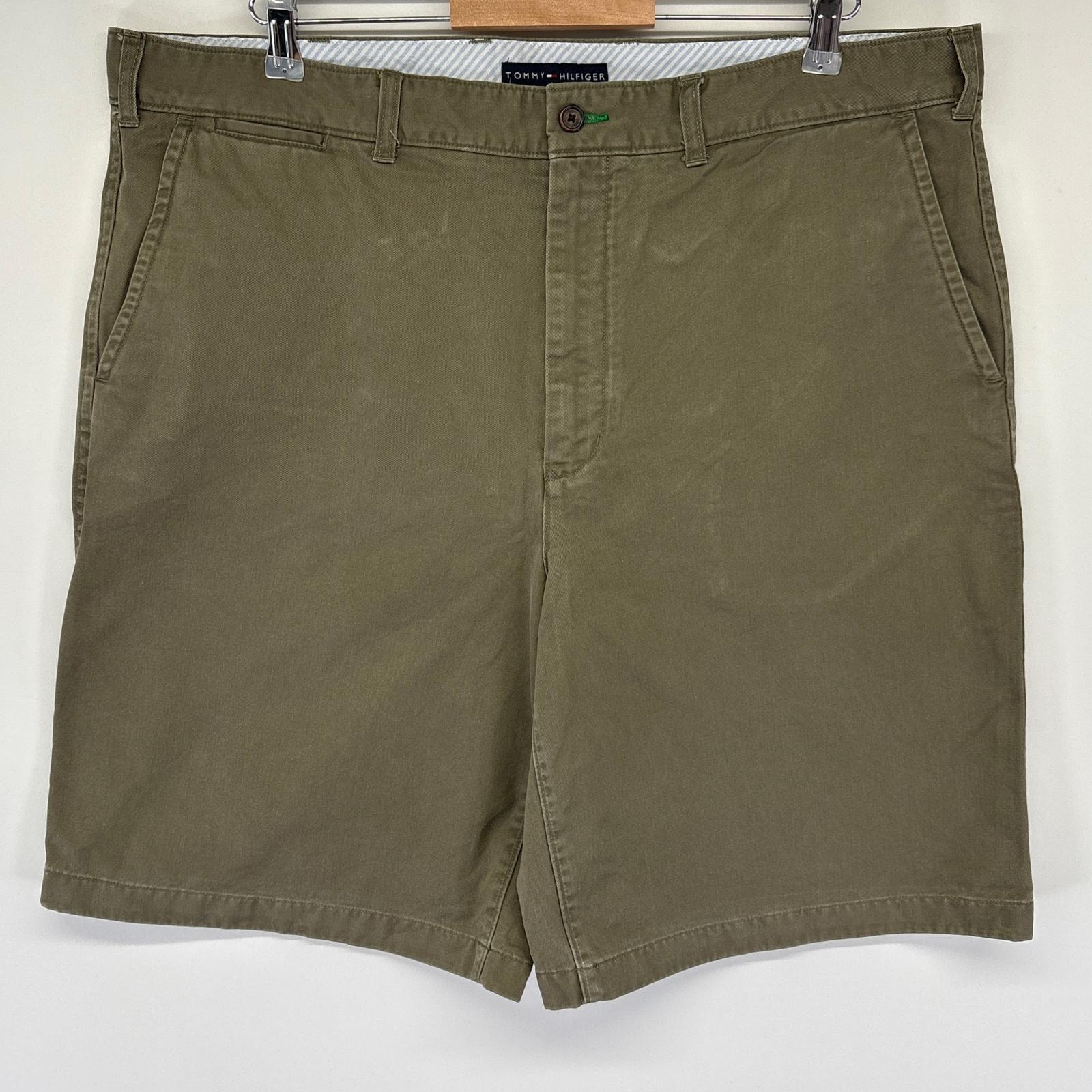 古着 トミーヒルフィガー TOMMY HILFIGER ショートパンツ チノパン ハーフ 短パン ワンポイントロゴ w40  カーキ系 メンズ