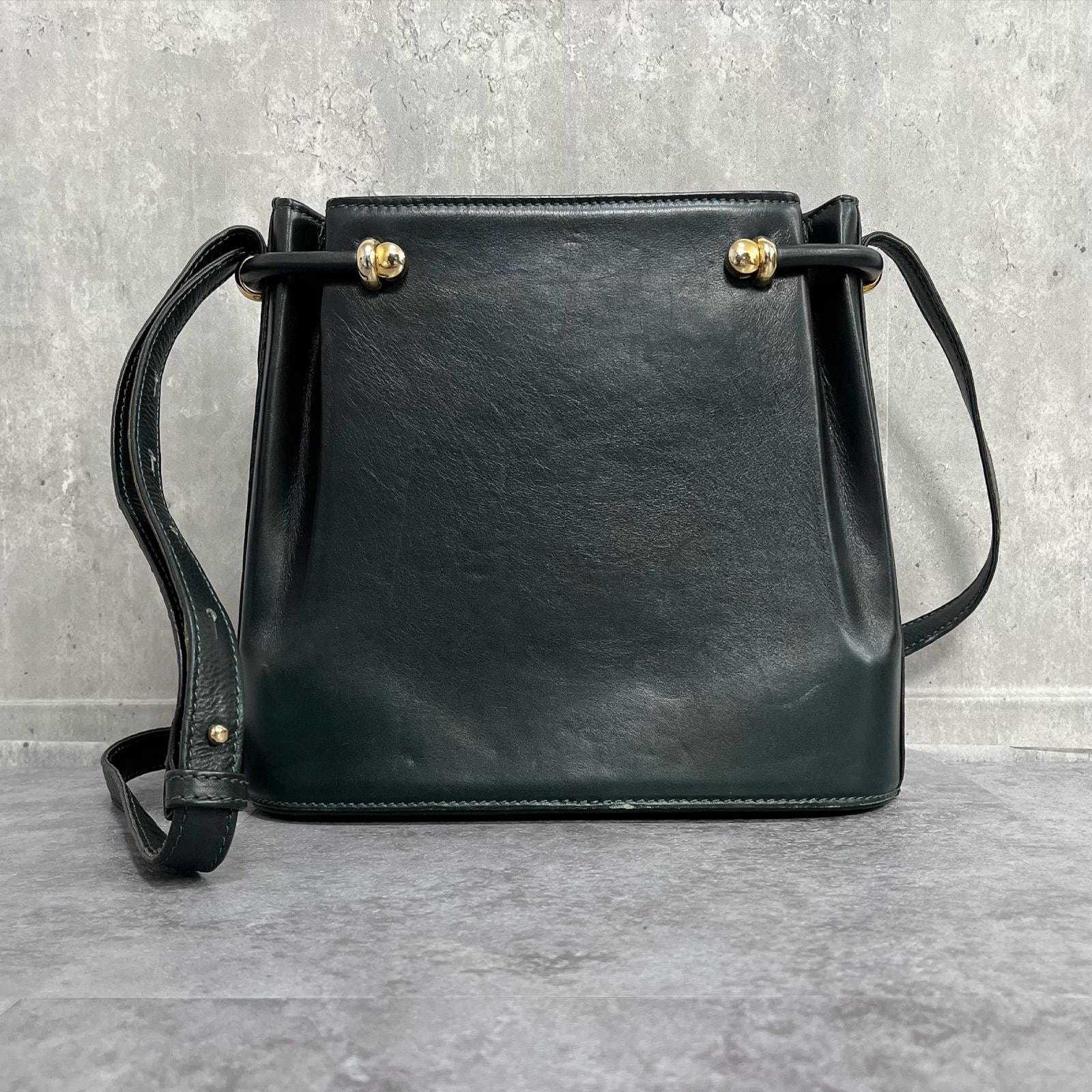 【BALLY】バリー ショルダーバッグ ワンショルダー 肩掛け スクエア型 台形 丸金具 ボール金具 ゴールド金具 無地 ブラック レディース