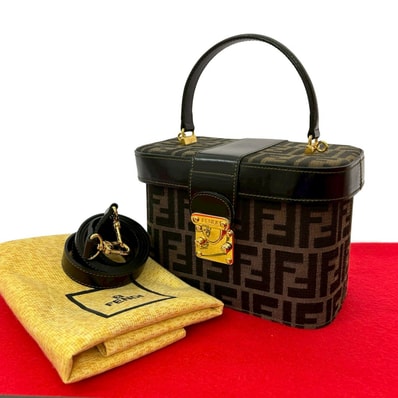 FENDI フェンディ ズッカ レザー キャンバス ショルダーバッグ ブラック
32159