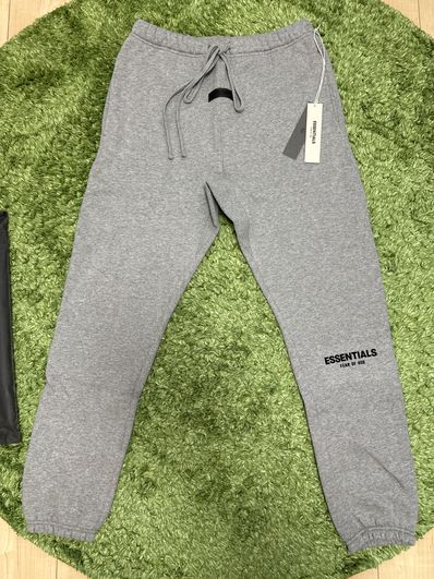 FEAR OF GOD ESSENTIALS BLACK ESS LOGO SWEAT "Light Oatmeal"