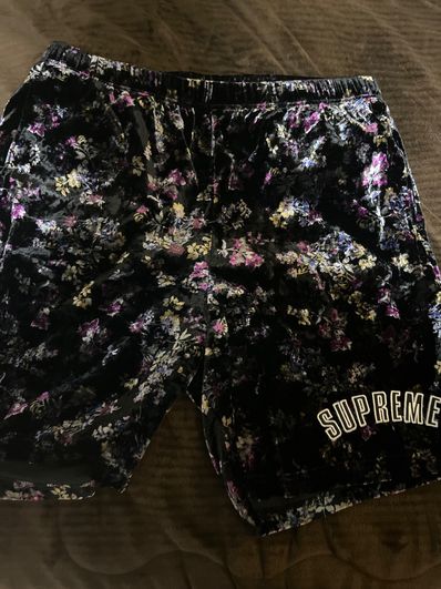 Supreme Floral Velour Short "Black"