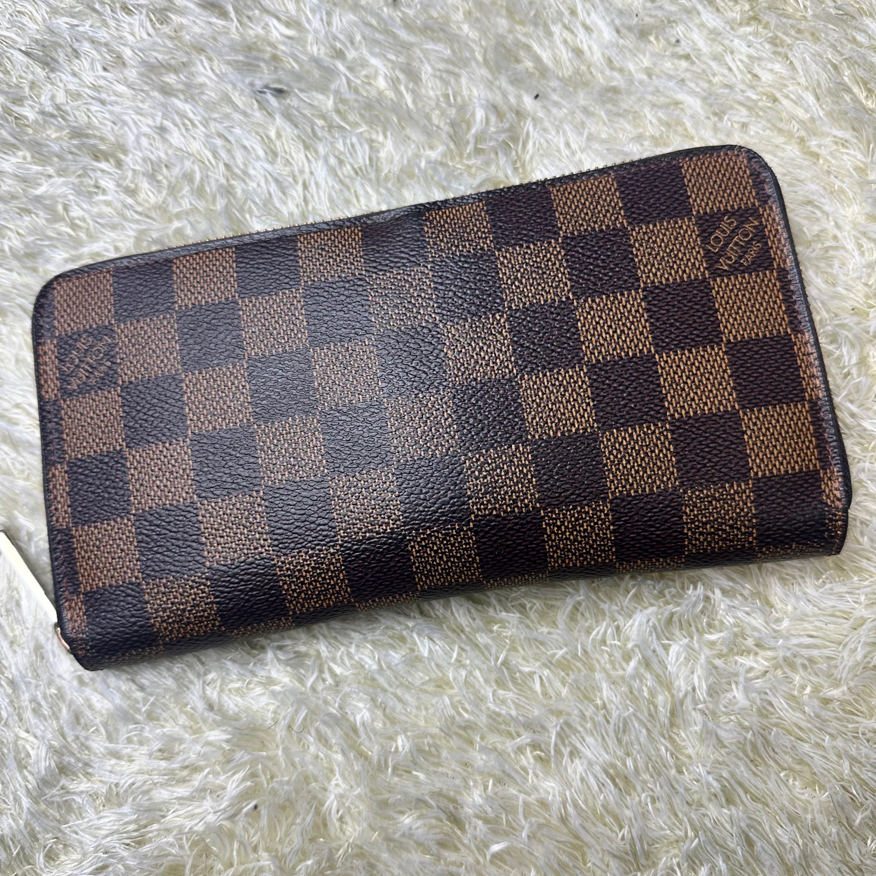 Louis Vuitton Zippy Wallet Damier