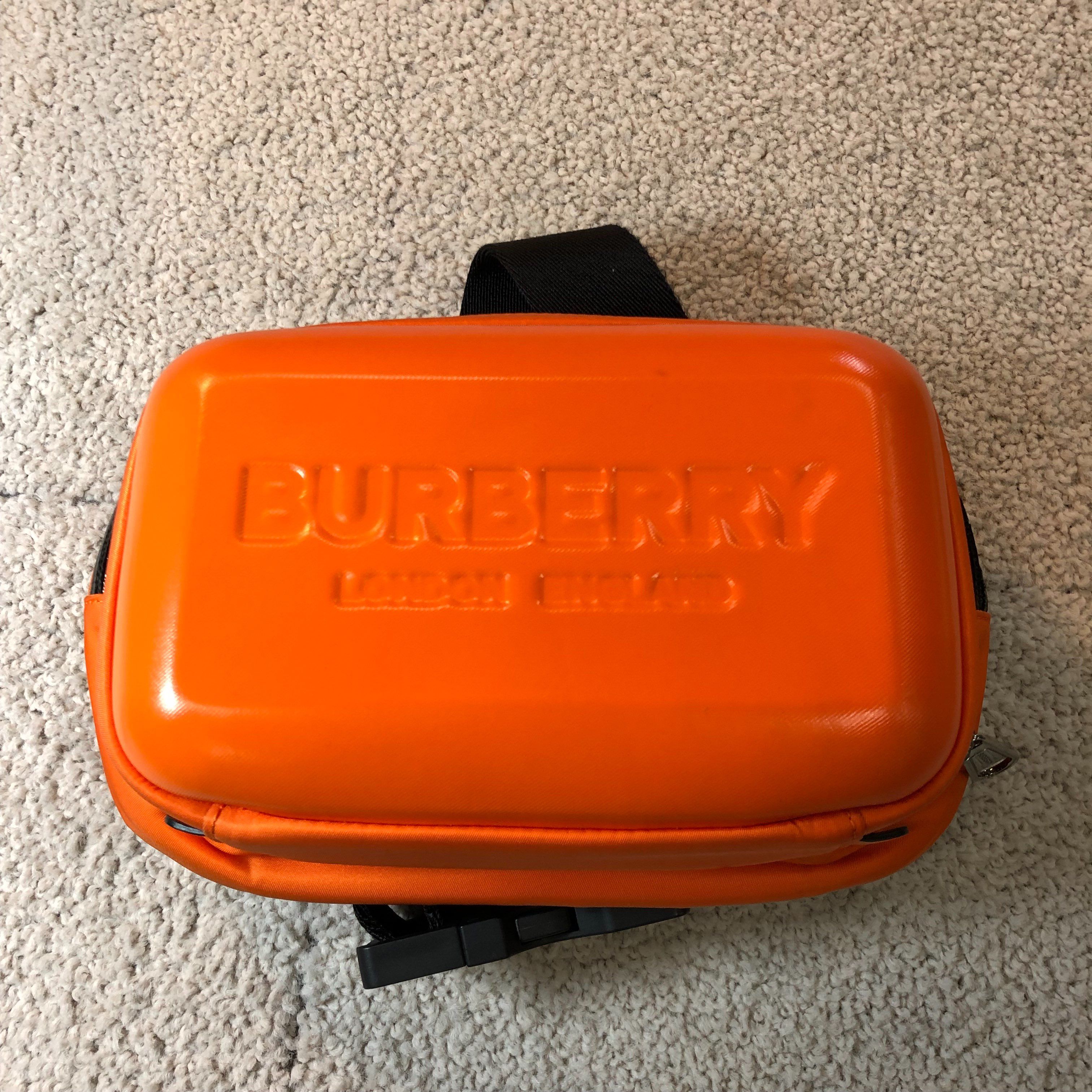 バーバリー ベルトバッグ 8021572 オレンジ