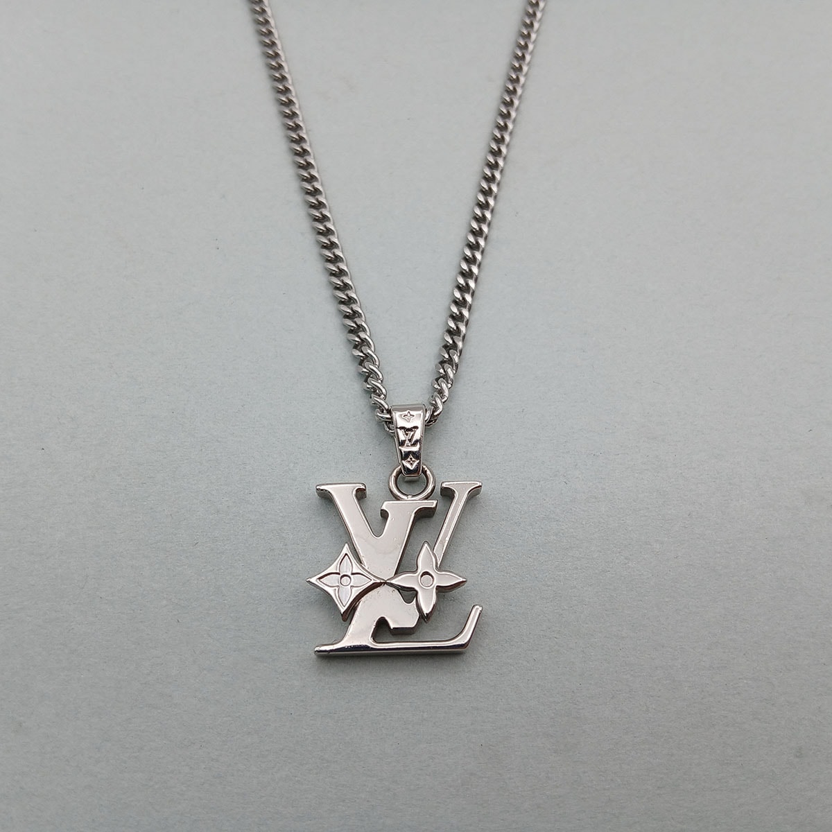 LOUIS VUITTON ルイ・ヴィトン ペンダント モノグラム ロウ ネックレス M02254 シルバー  メンズ【中古】