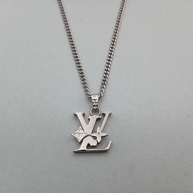 LOUIS VUITTON ルイ・ヴィトン ペンダント モノグラム ロウ ネックレス M02254 シルバー メンズ【中古】