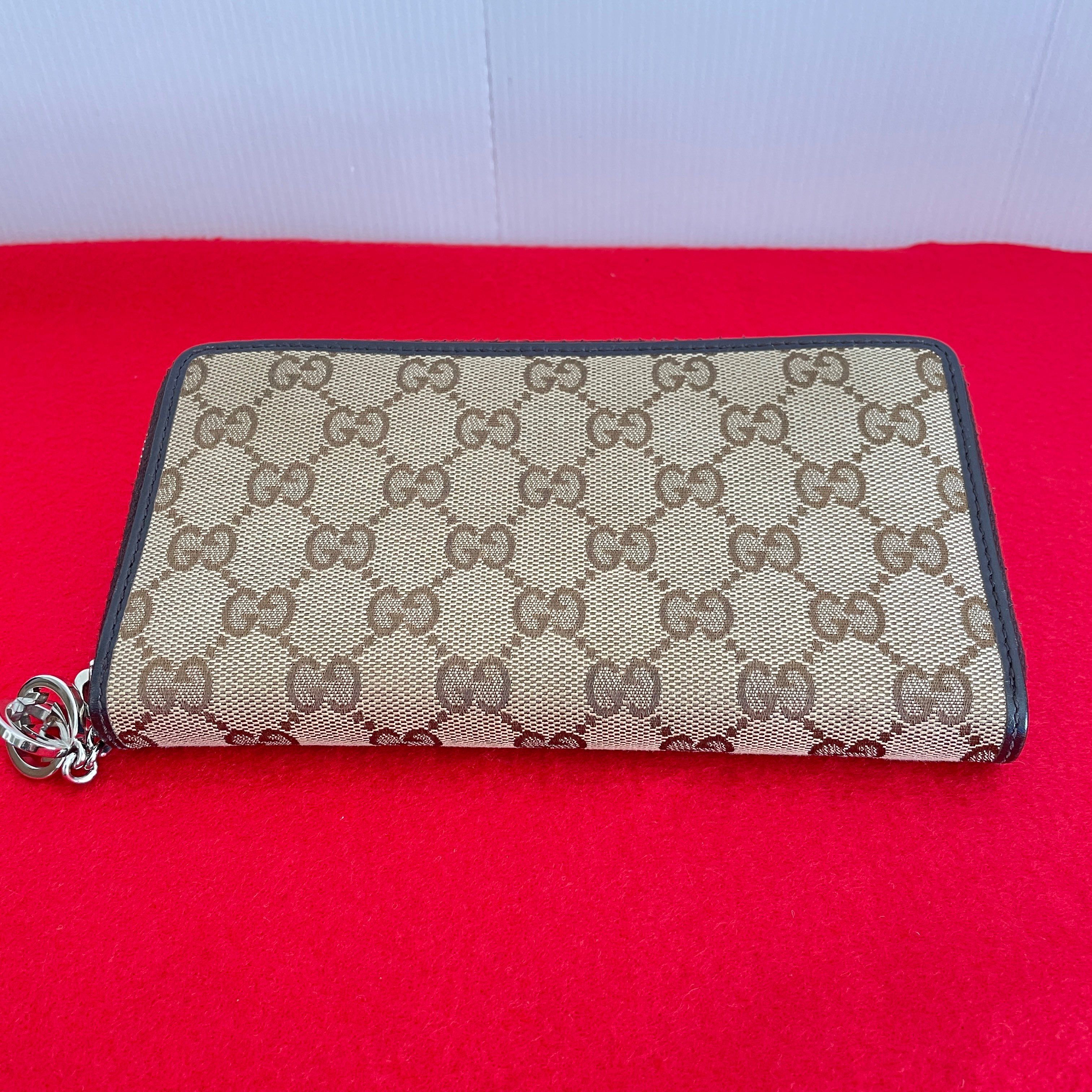 GUCCI GG Canvas Interlocking G Charm Wallet "Beige"