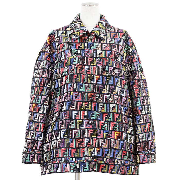 【新品同様】FENDI フェンディ トラッカージャケット サイズ 44 レディース 2017年製 FF ズッカ ジャカード スタッズ ロゴ マルチカラー サイドスリット アウター ガーメント付属 ブラック 黒 イタリア製