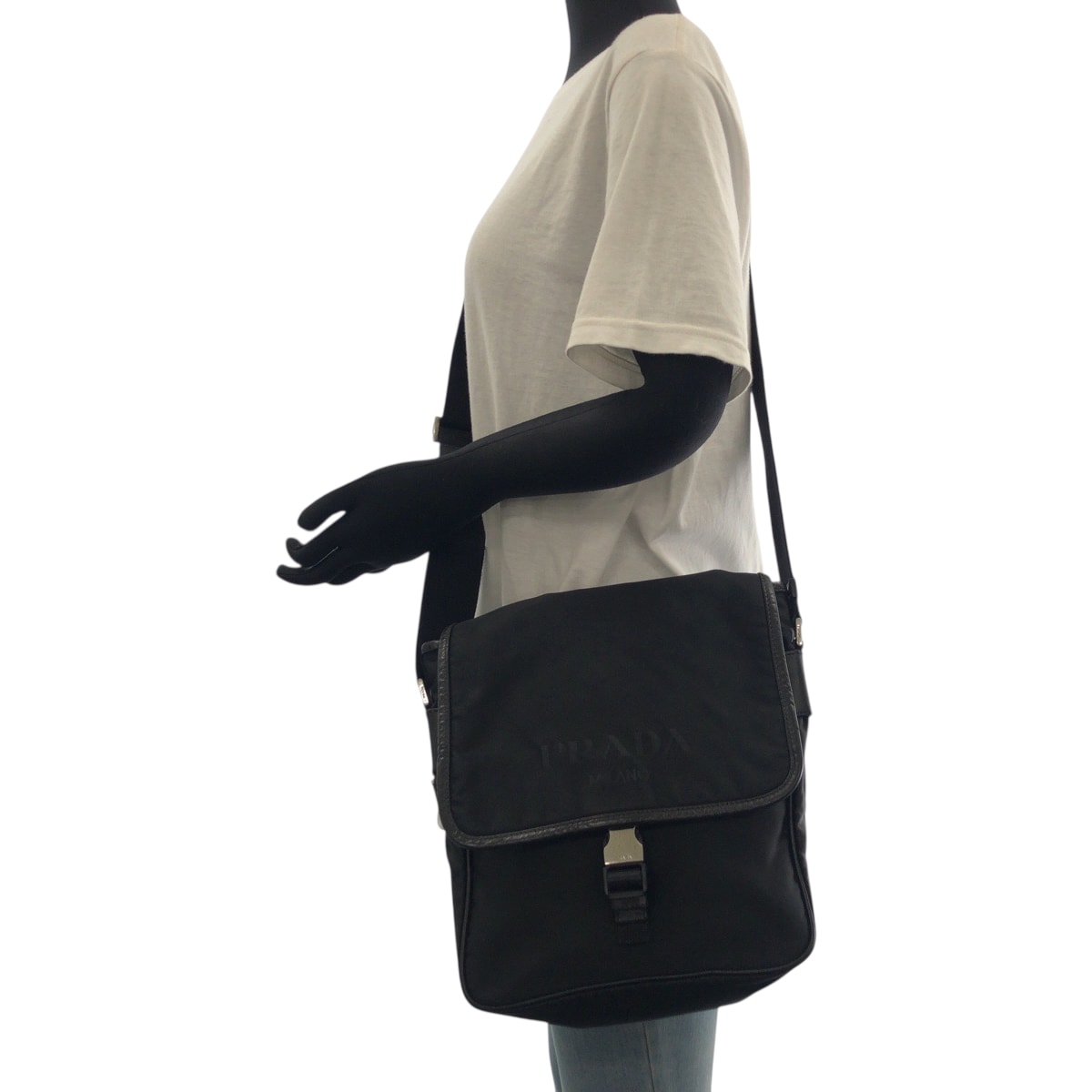 美品 PRADA プラダ テスート ロゴ ブラック 黒 シルバー金具 ナイロン VA0770 ショルダーバッグ 斜め掛け メンズ 602025 【中古】 B (目立った傷や汚れなし)】美品 PRADA プラダ テスート ロゴ ブラック