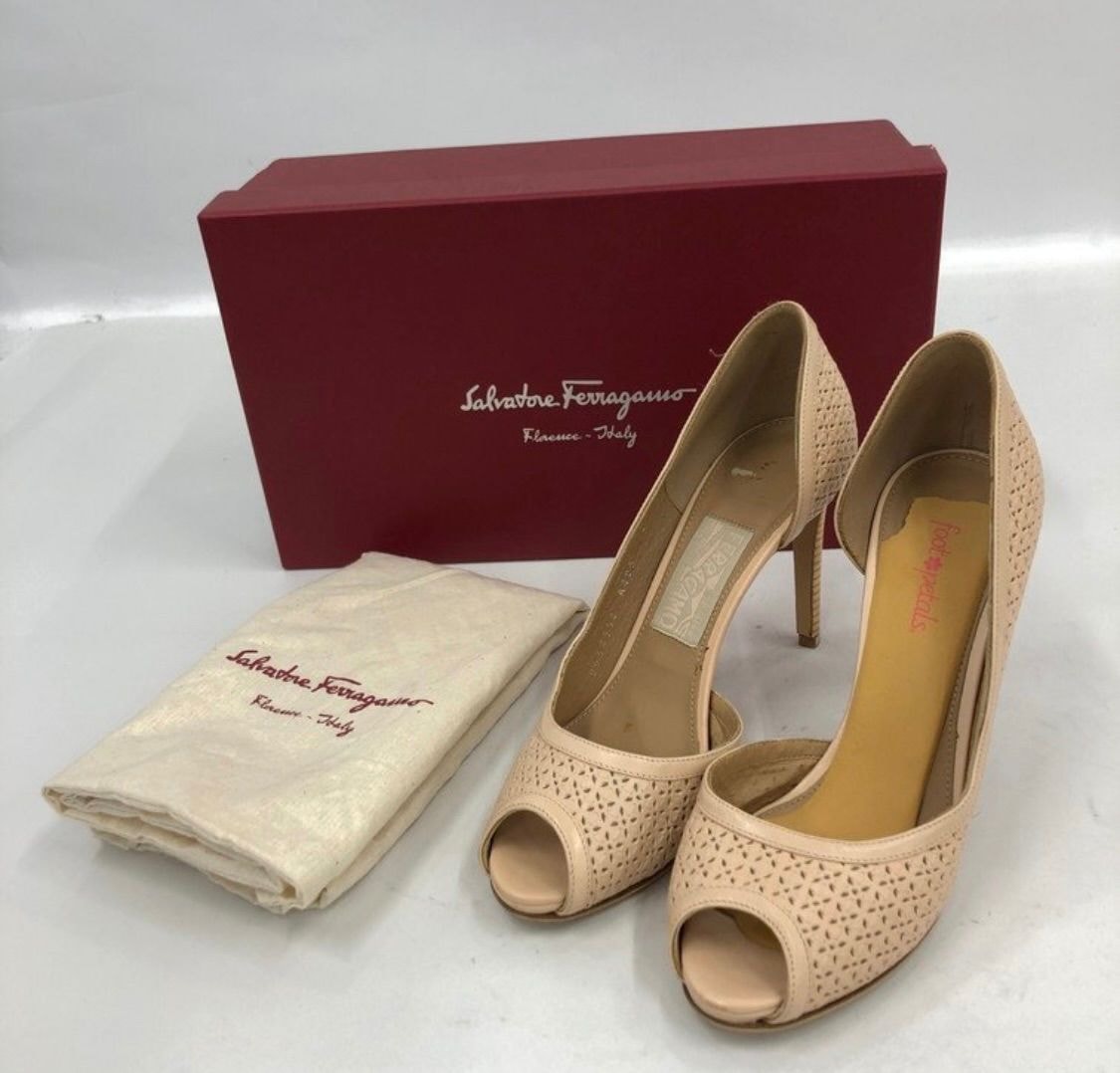 サルヴァトーレフェラガモDG54558 パンプス レディース