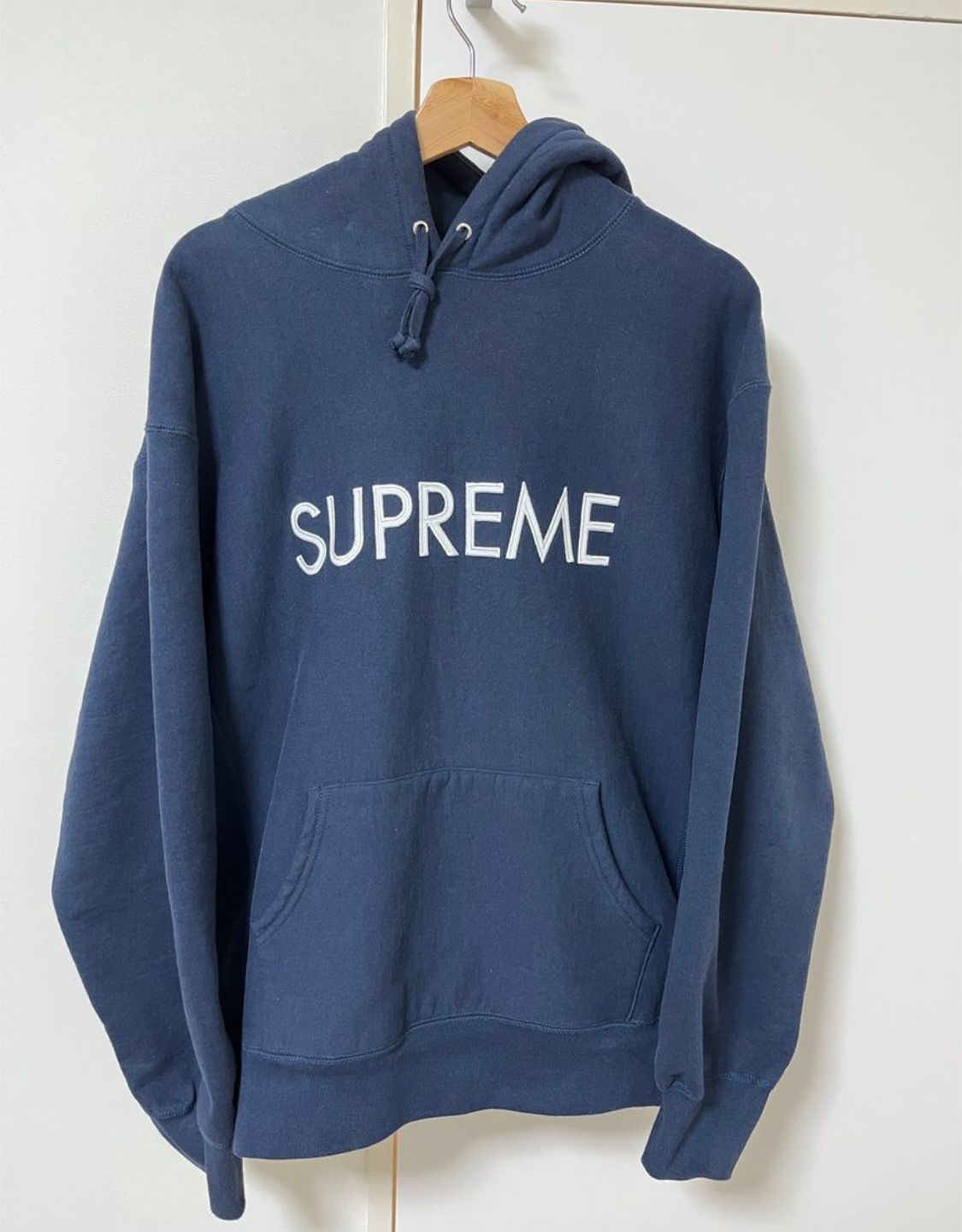 Supreme Capital Hooded Sweatshirt "Navy"