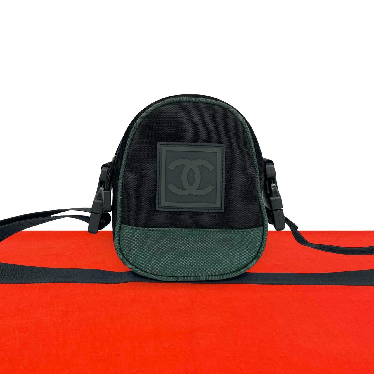 CHANEL シャネル ココマーク ロゴ キャンバス ショルダーバッグ ブラック
 24971