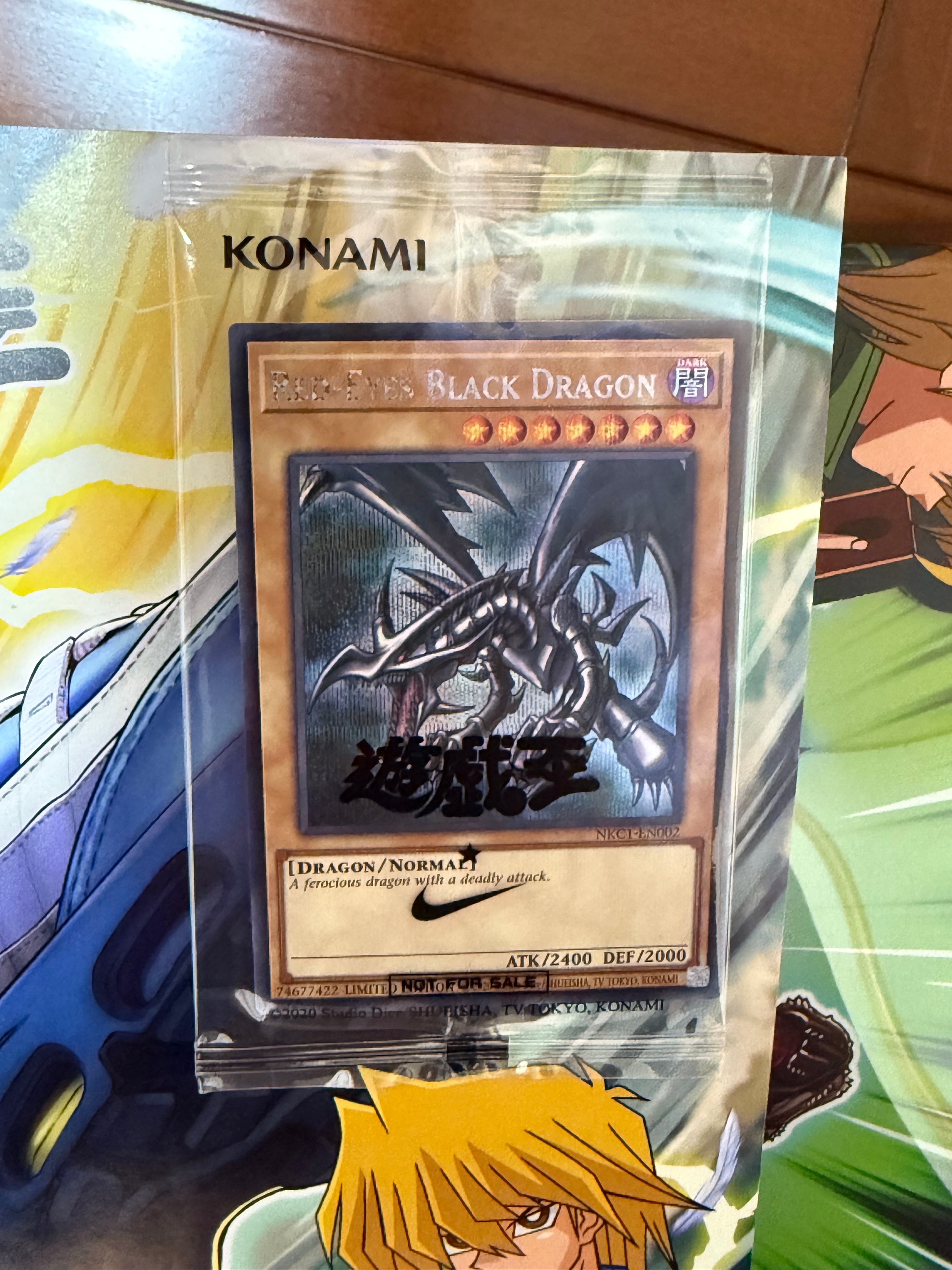 真紅眼の黒竜 SE [NKC1-EN002](遊戯王 x ナイキ エアーマックス 95 QS エアーマッスル House of Duel - 童実野町決闘遊戯館 限定プロモ) 