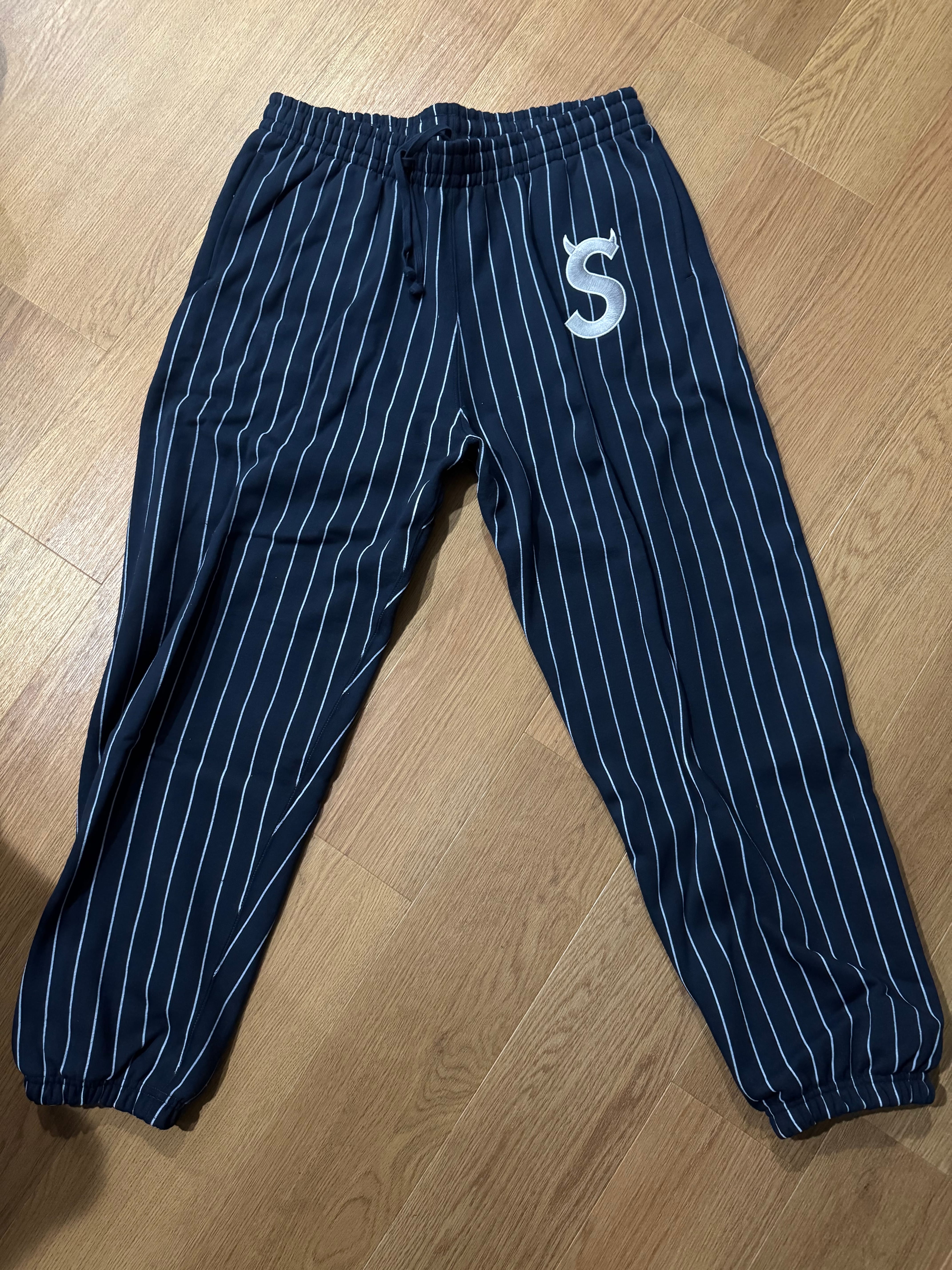 【S】Supreme デビル Sロゴ スウェットパンツ ストライプ シュプリーム デビル Sロゴ スウェットパンツ ストライプ - メルカリ