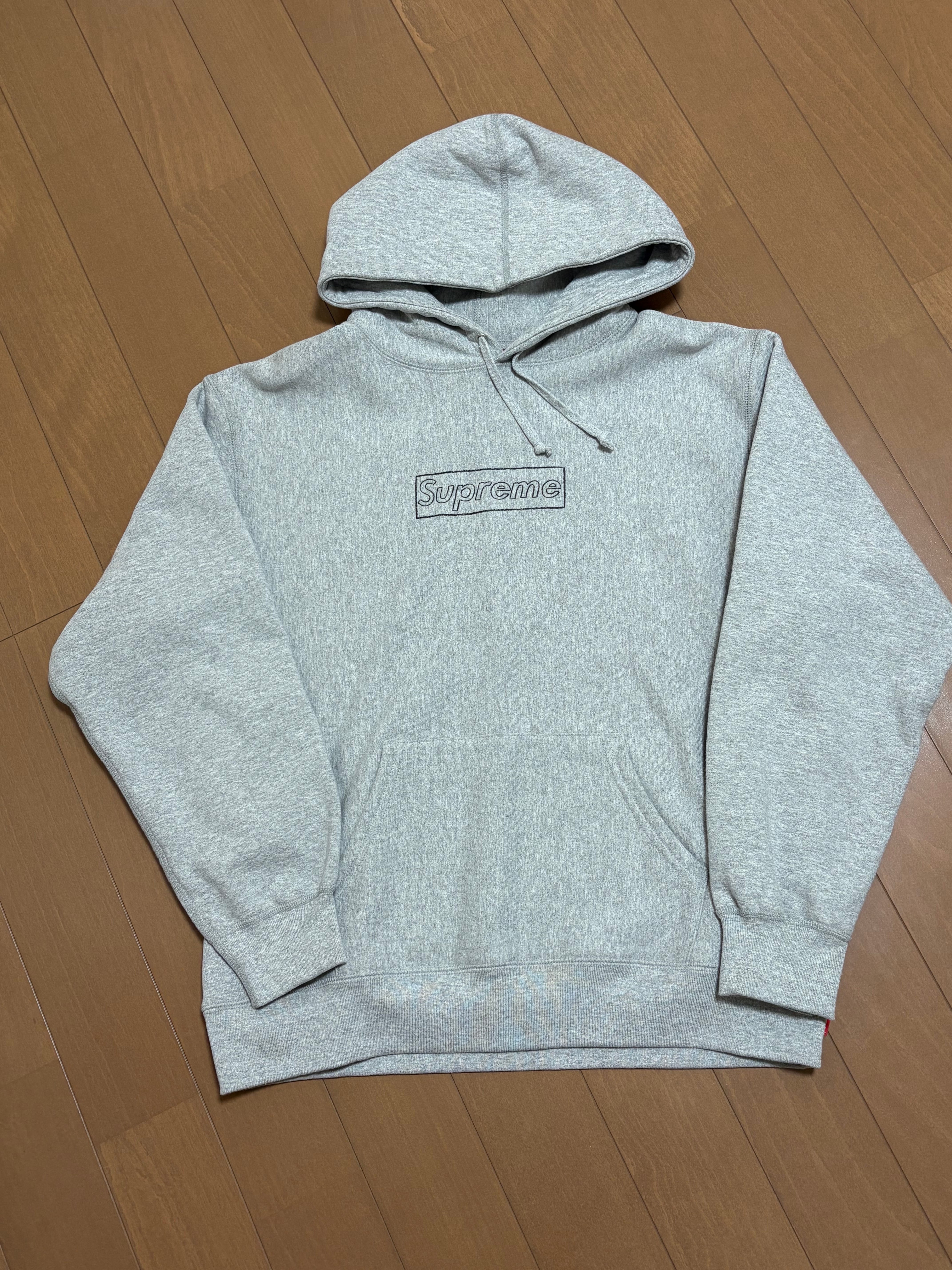 シュプリーム カウズ チョーク ロゴ フーディー スウェットシャツ "グレー"(2021)