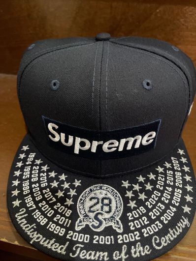 Supreme Undisputed Box Logo New Era "Navy"