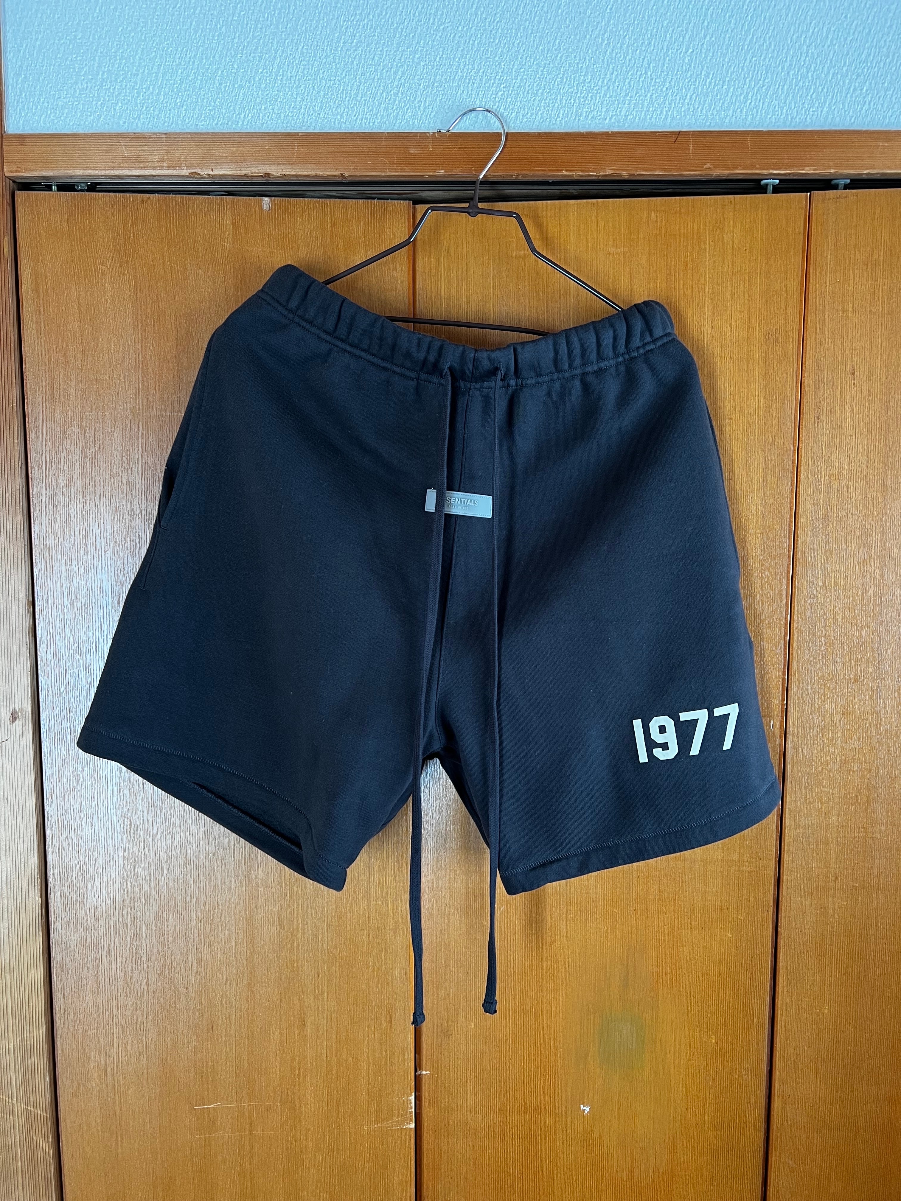 FEAR OF GOD ESSENTIALS 1977 SHORTS "Iron"