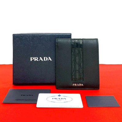 PRADA プラダ ロゴ 金具 レザー 二つ折り財布 ブラック
31109