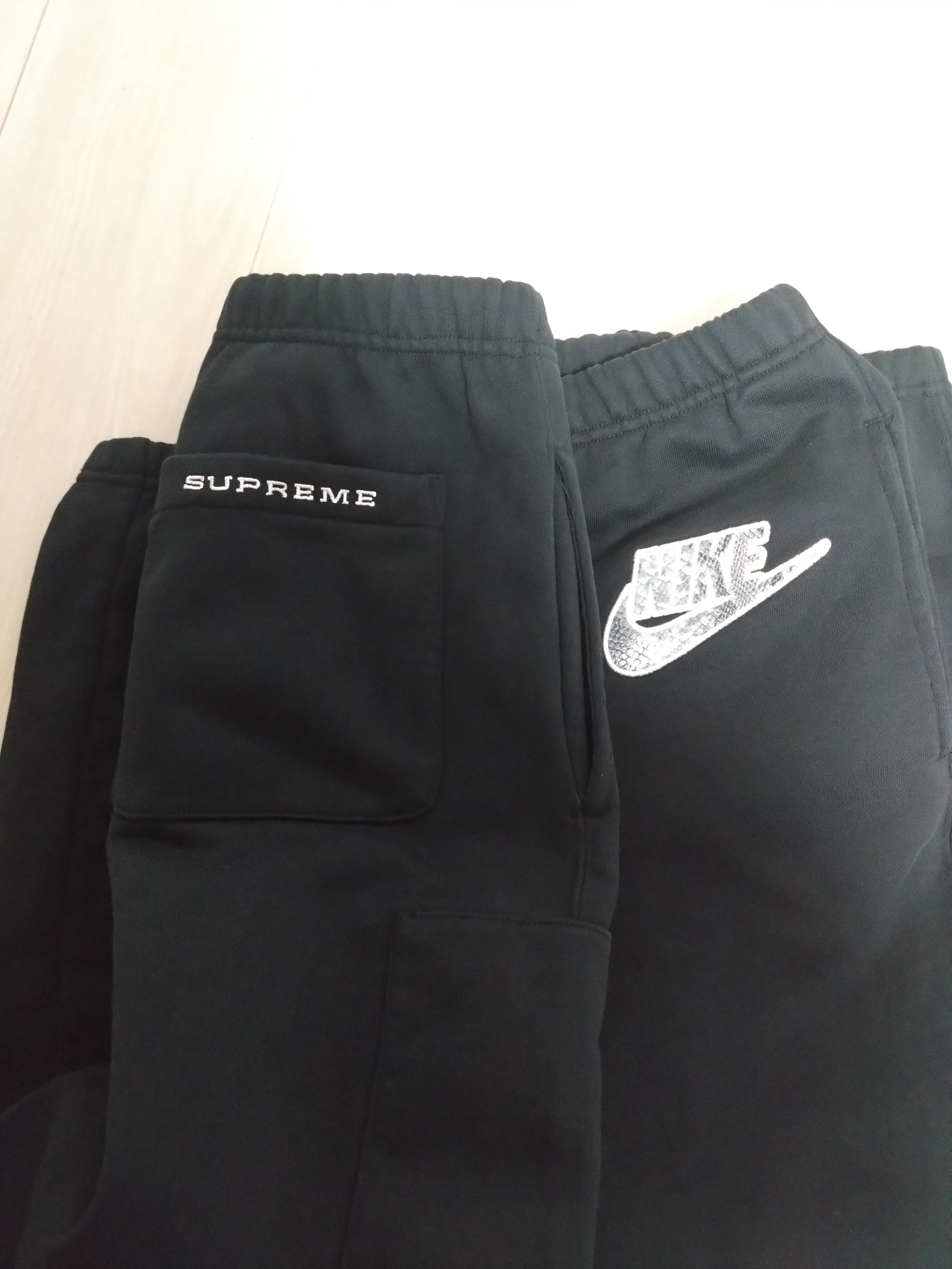 Supreme / Nike® Cargo Sweatpant "Black"