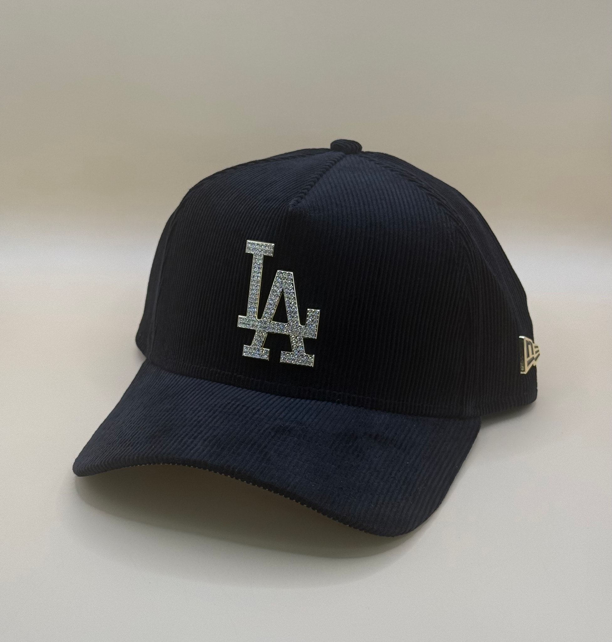 【限定発売】New Era 9FORTY ロサンゼルス・ドジャース ラインストーン ゴールドメタルバッジ コーデュロイ