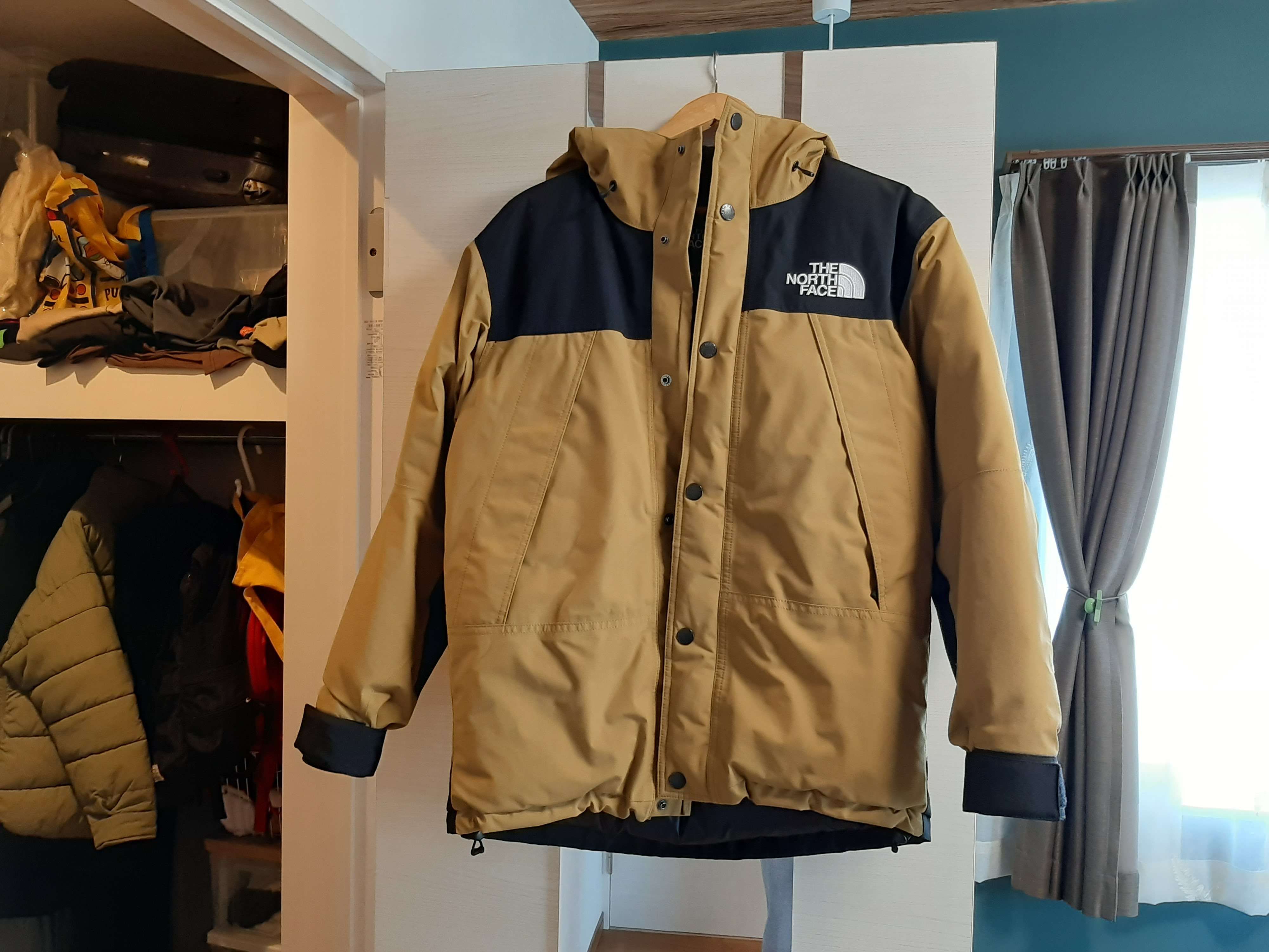 THE NORTH FACE Mountain Down Jacket "Utility Brown"
