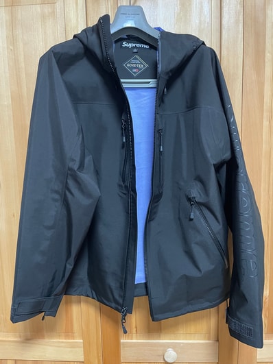 Supreme GORE-TEX Taped Seam Shell Jacket "Black"