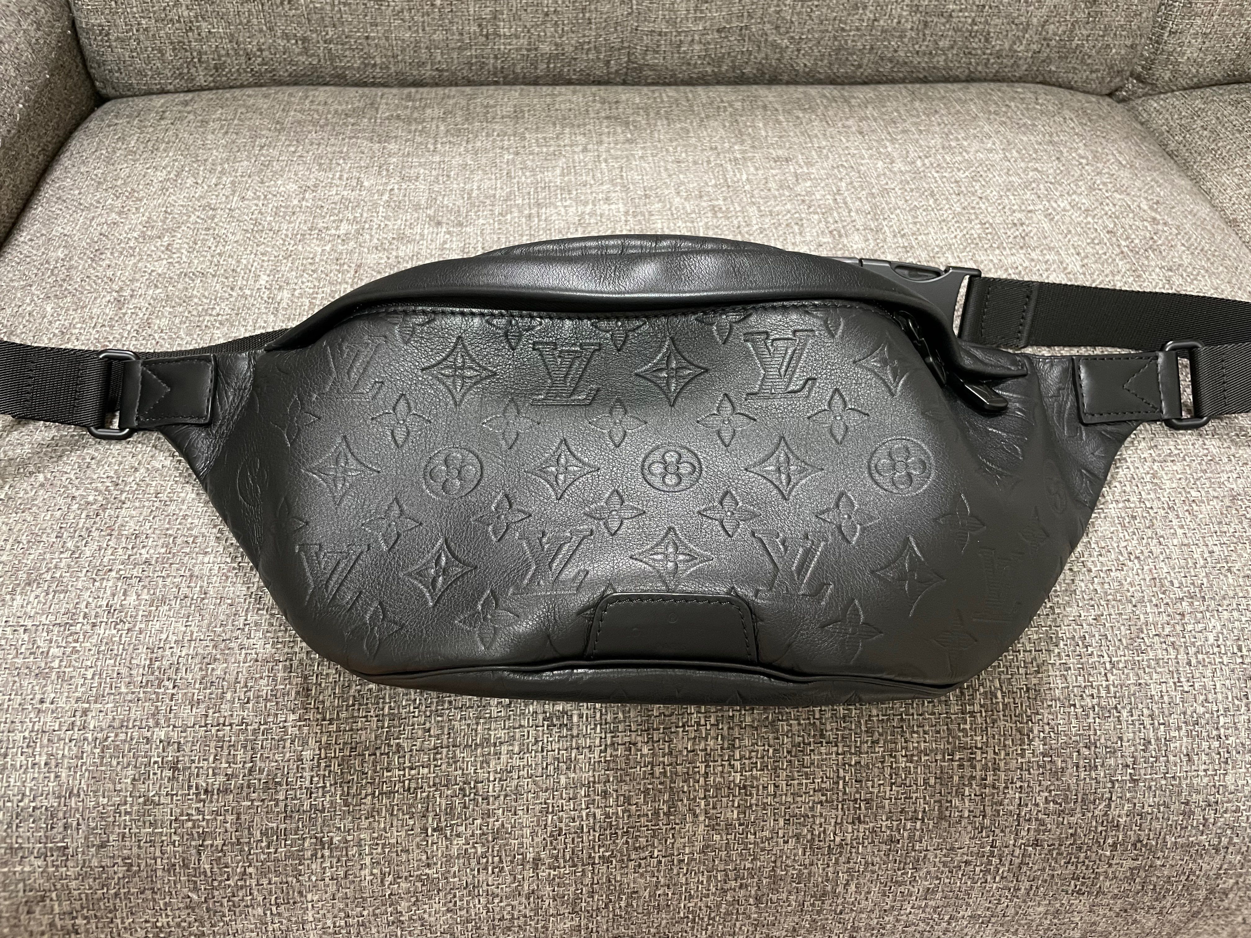 Louis Vuitton Monogram Shadow Discovery Bumbag "Noir"