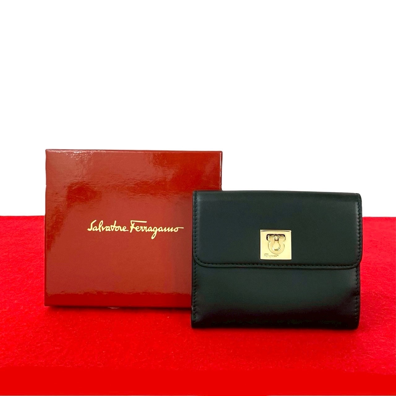 Salvatore Ferragamo サルヴァトーレフェラガモ ガンチーニ ロゴ 金具 レザー 二つ折り財布 ブラック
 28141