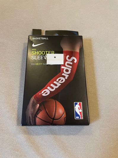 supreme NIKE shooter sleeve