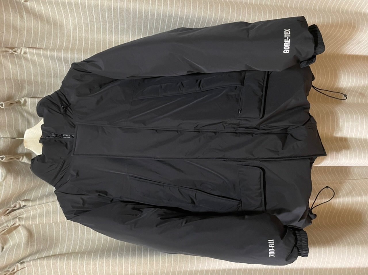 Supreme GORE-TEX 700-Fill Down Parka "Black"
