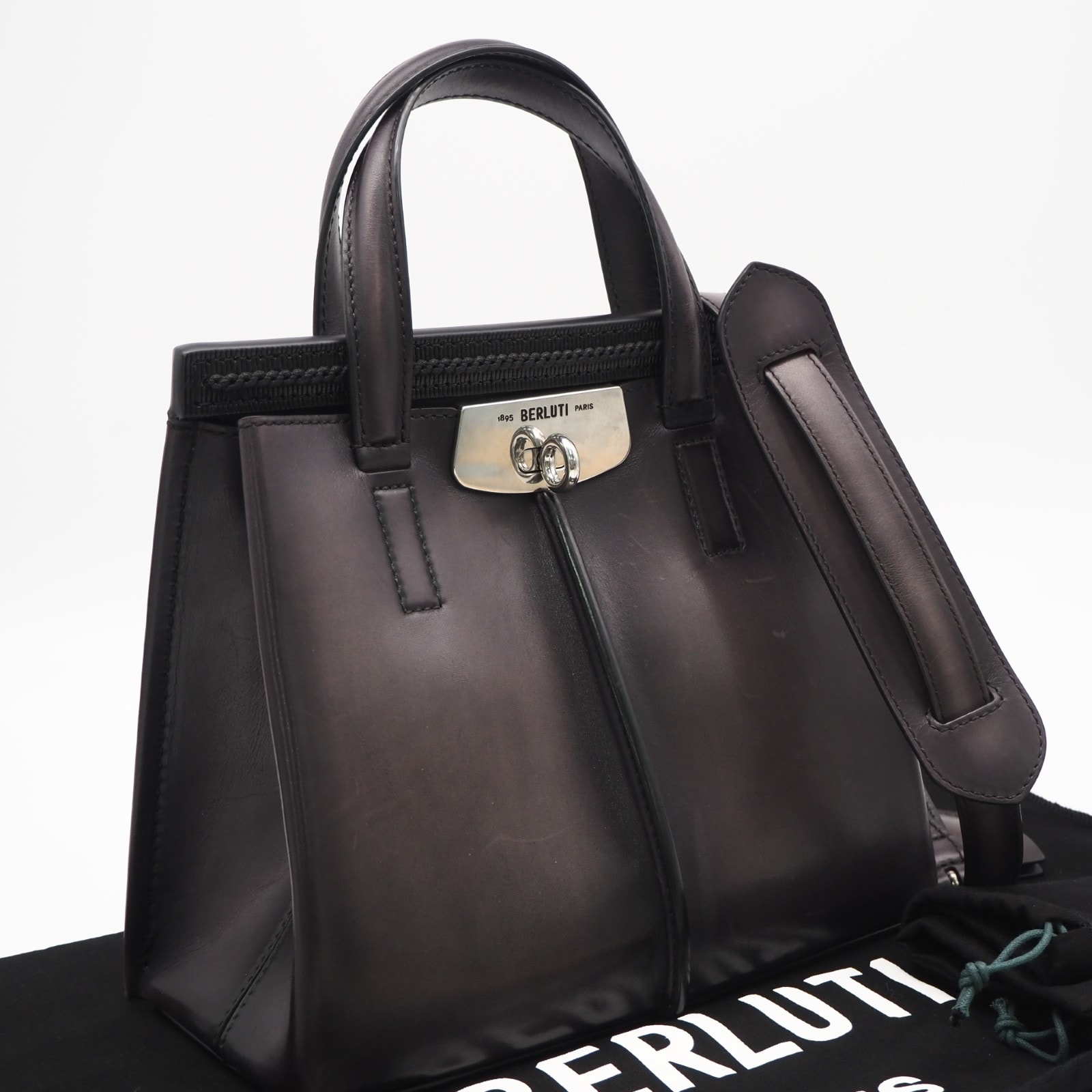 美品 Berluti ベルルッティ ルティ 25 ヴェネチア カーフレザー メッセンジャーバッグ 291923 2wayハンドバッグ ブラック グレー カーフレザー メンズ