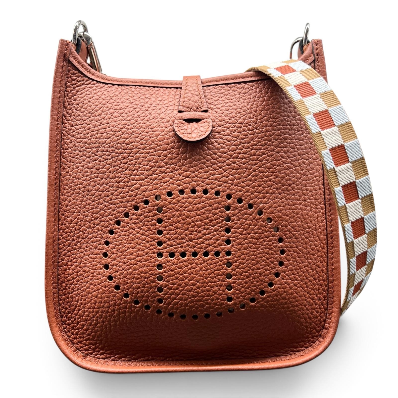 HERMES 展示品級美品 エルメス Evelyne エブリンTPM アマゾン 16 キュイーブル ショルダーバッグ マキシカドリーユ B刻印 2023年製造 レザー ブラウン クロスボディ ポシェット SAランク 中古 鑑定済 エルメスバッグ