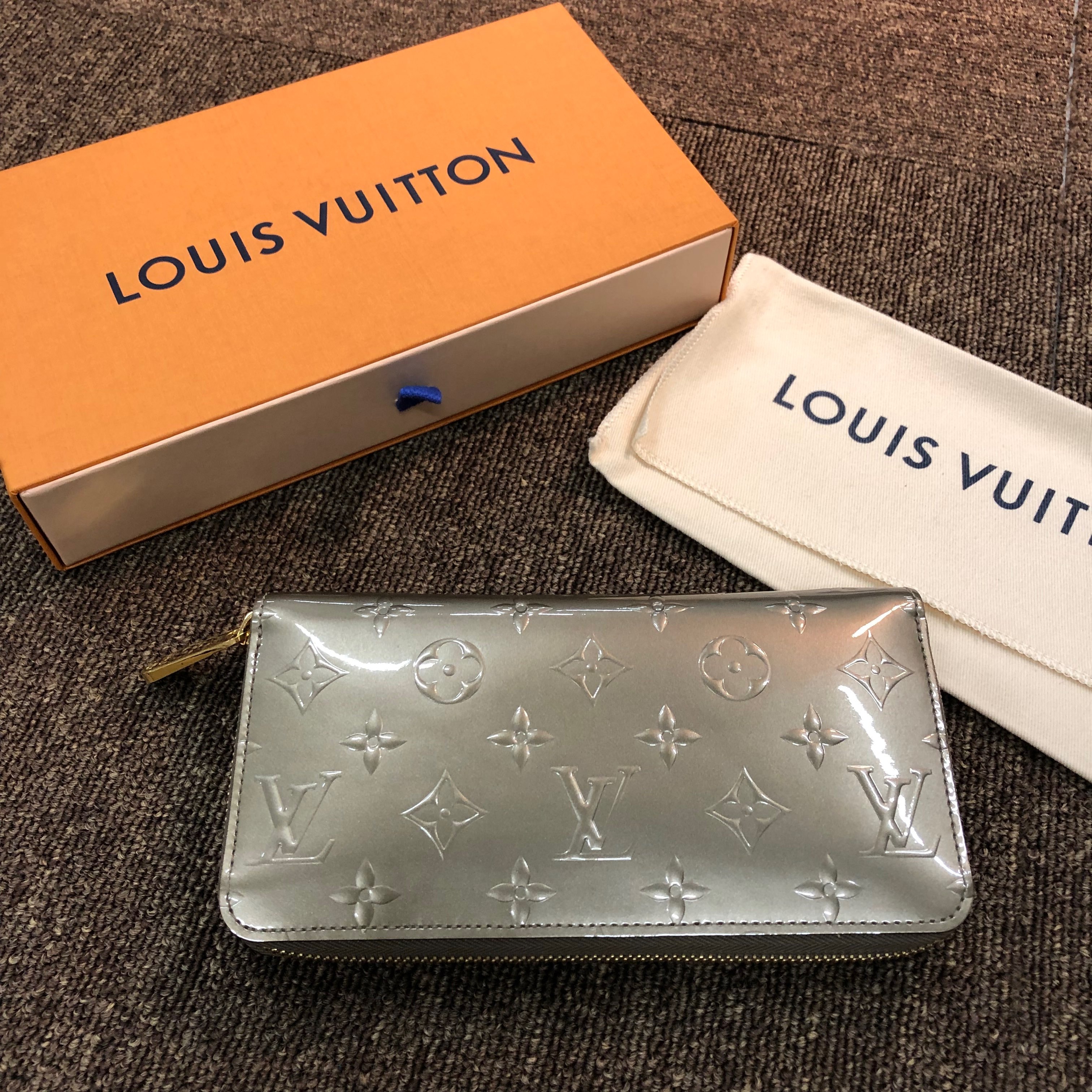 Louis Vuitton Vernis Mordre Zippy Wallet "Silver"