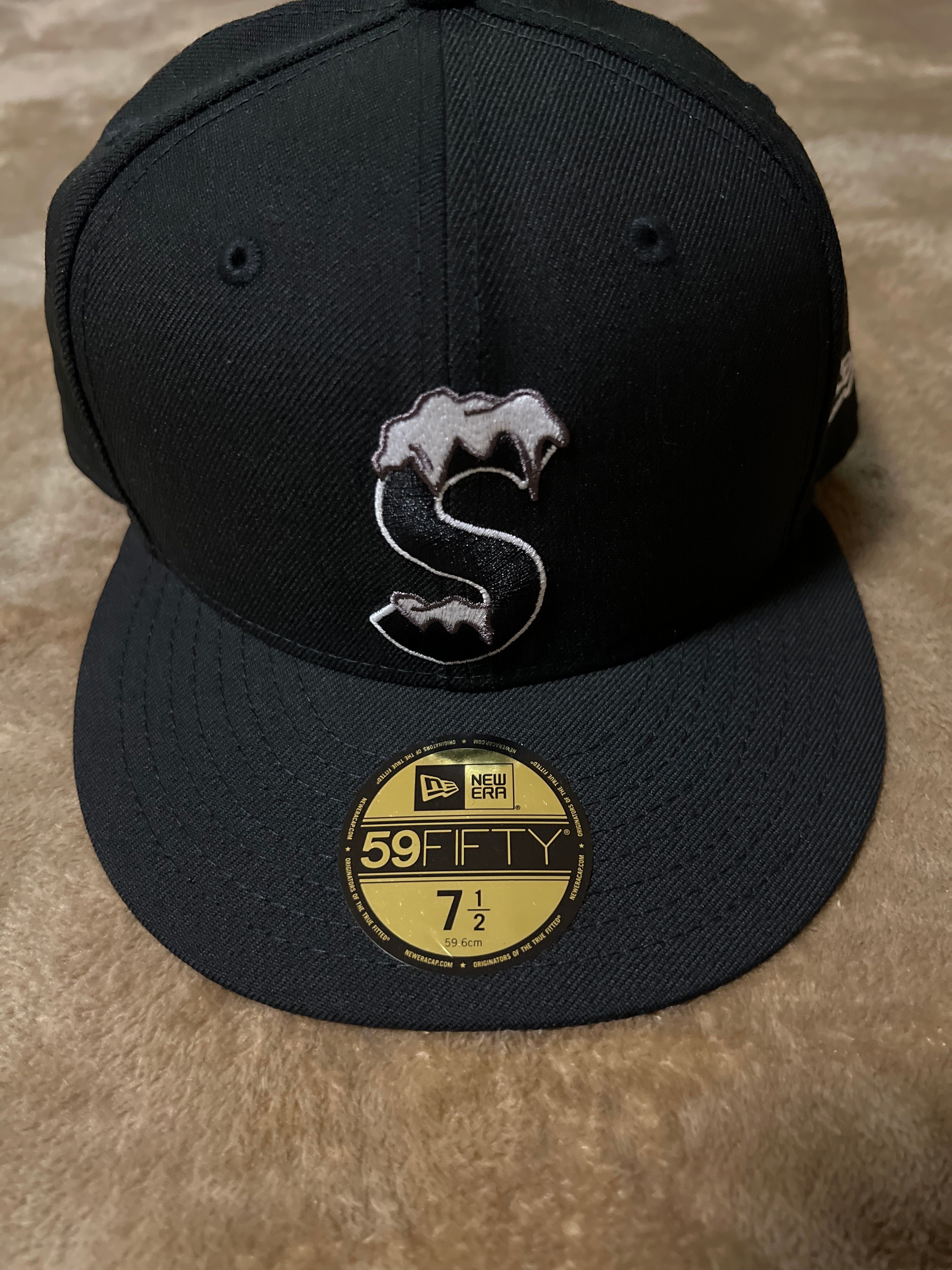 Supreme S Logo New Era® "Black" (20FW)