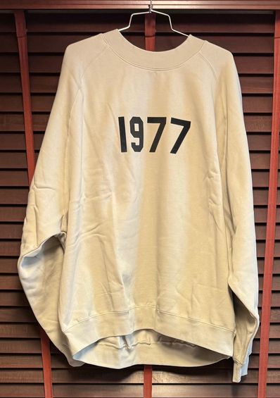 FEAR OF GOD ESSENTIALS 1977 CREWNECK "Wheat"