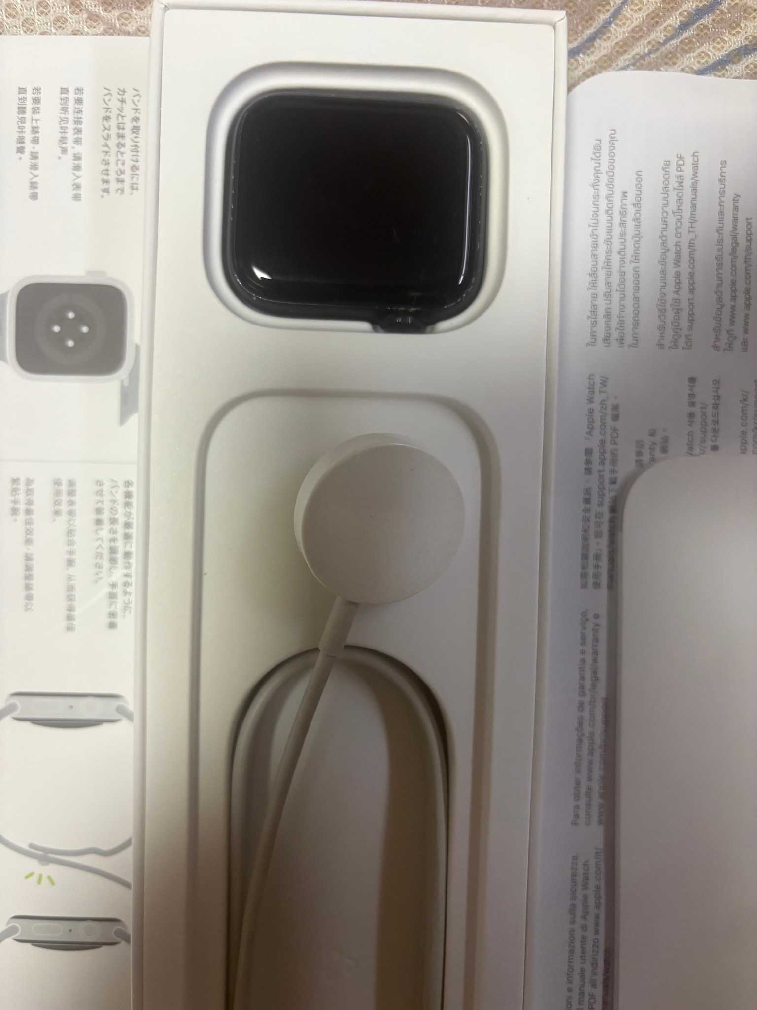 Apple Watch SE (GPS Model) 40mm Space Gray Aluminiumcase Black Sportsband "Black" MYDT2JA