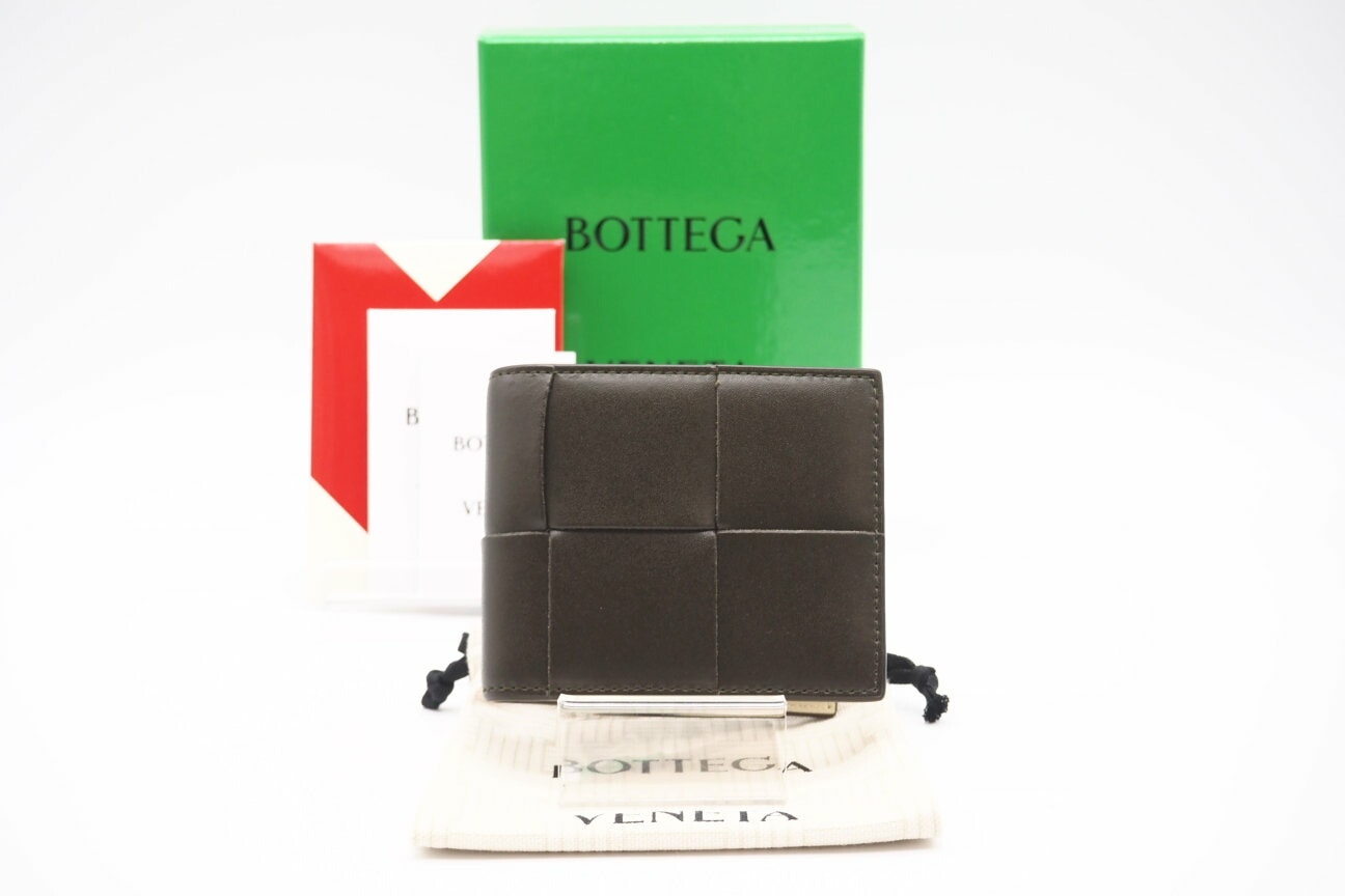 極美品 BOTTEGAVENETA ボッテガヴェネタ イントレチャート大 レザー カセット バイカラー 二つ折りコンパクトウォレット カーキ ベージュ 649603 二つ折り財布 バイカラー カーキ レザー メンズ