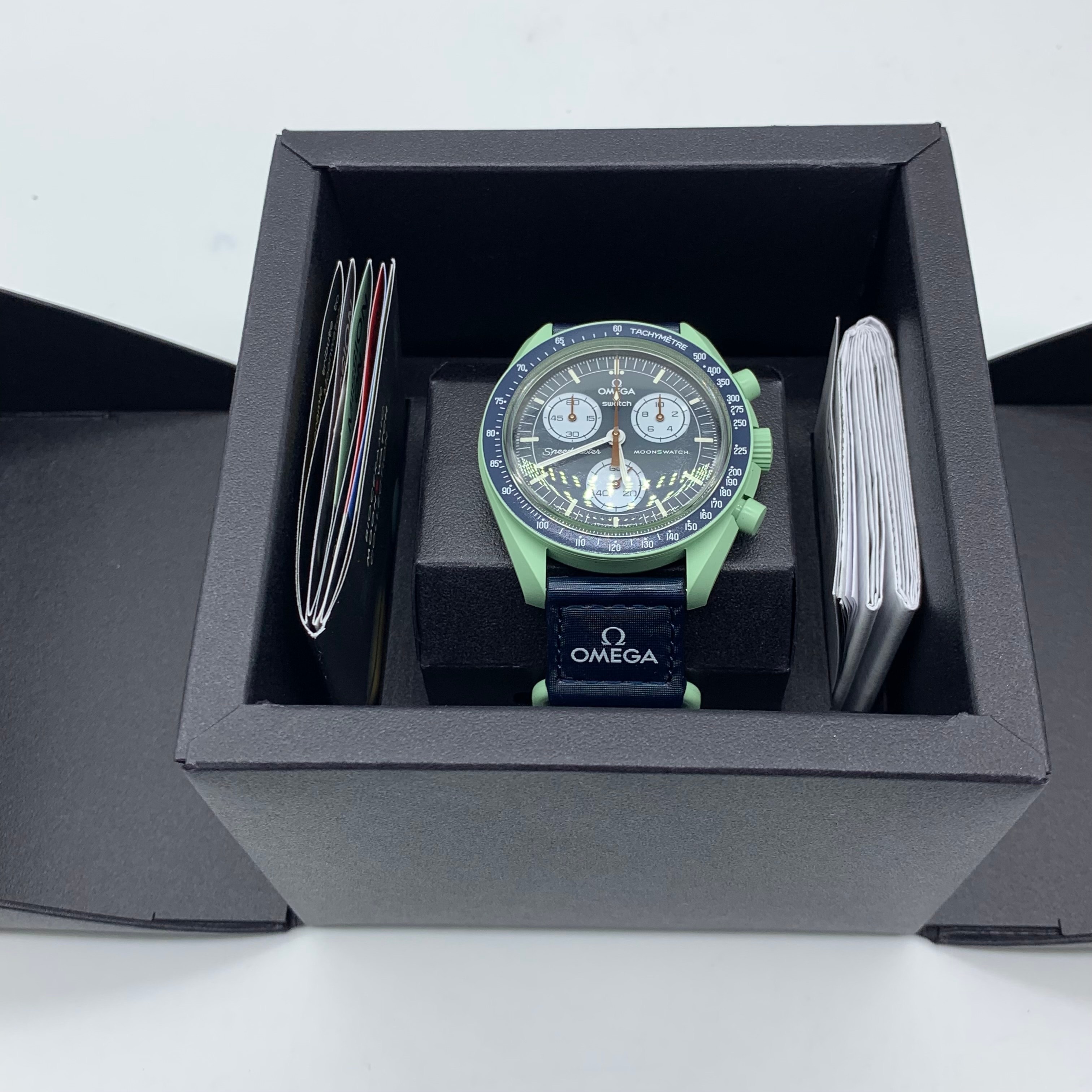 スウォッチ × オメガ ミッション オン アース SO33G100