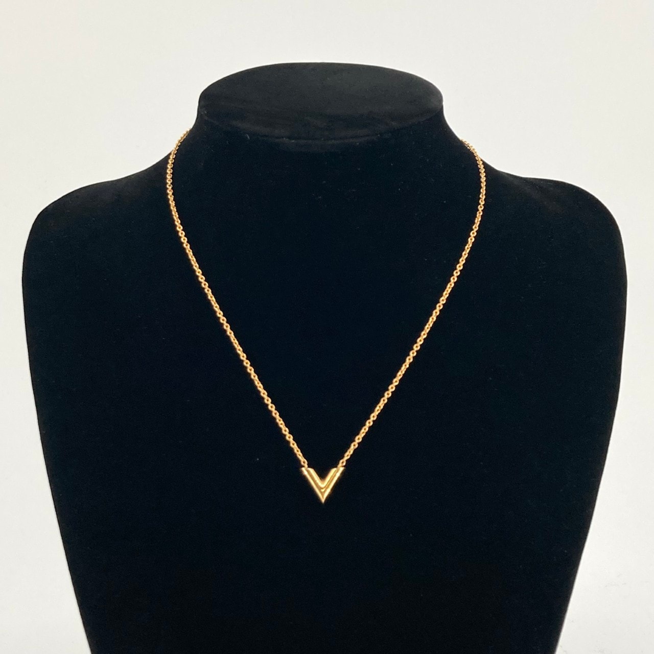 Louis Vuitton Essential V Necklace "Gold"