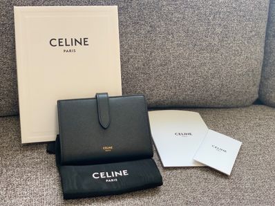 CELINE Medium Strap Wallet in Grained Calfskin "Black"