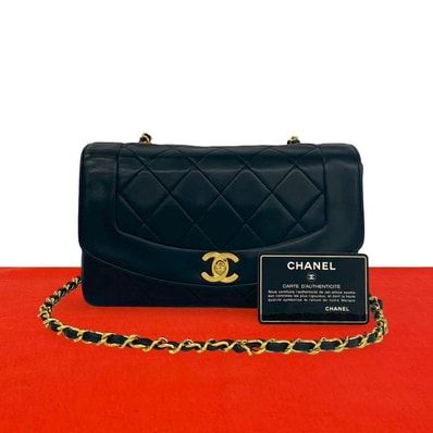 CHANEL シャネル マトラッセ ダイアナフラップ ココマーク ラムスキン ショルダーバッグ ブラック
33448
