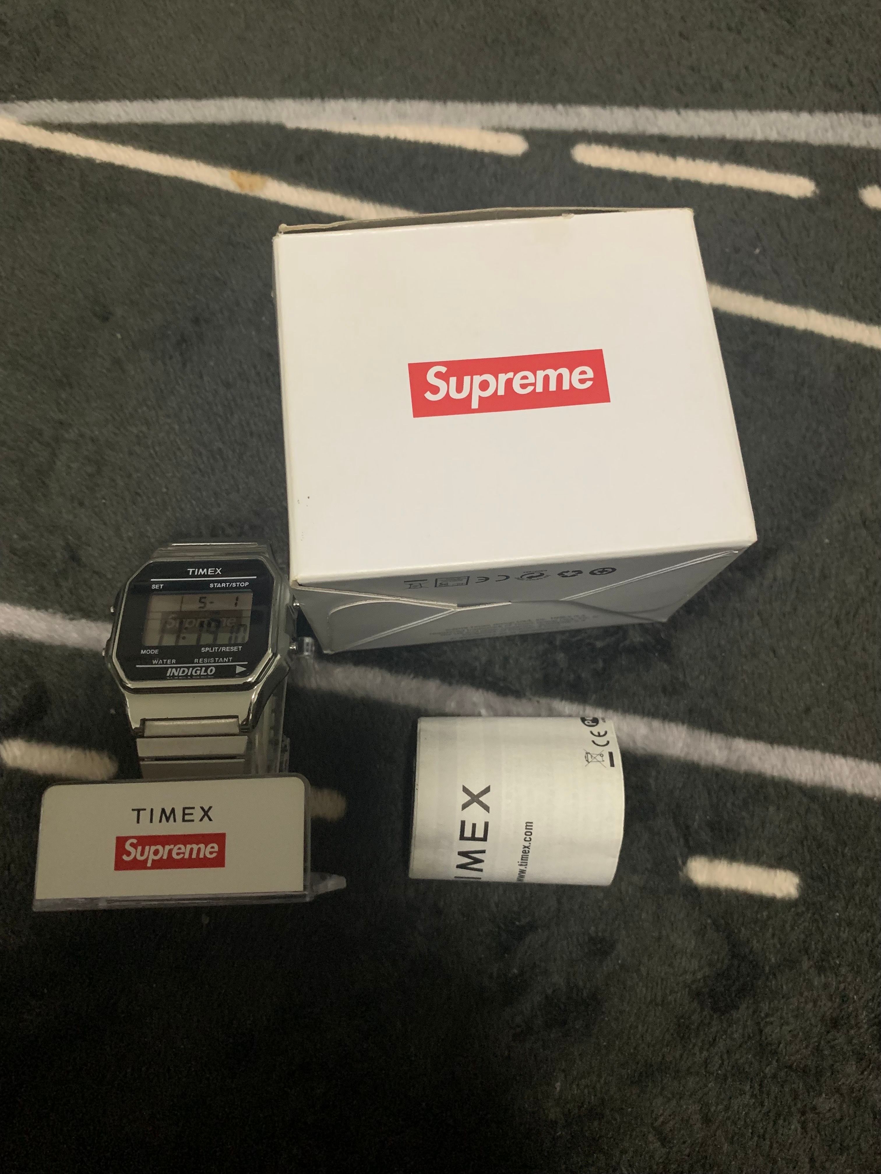 シュプリーム タイメックス デジタル ウォッチ "シルバー"