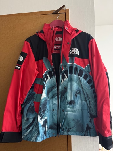 Supreme x The North Face Statue of Liberty Mountain Jacket "Red"
