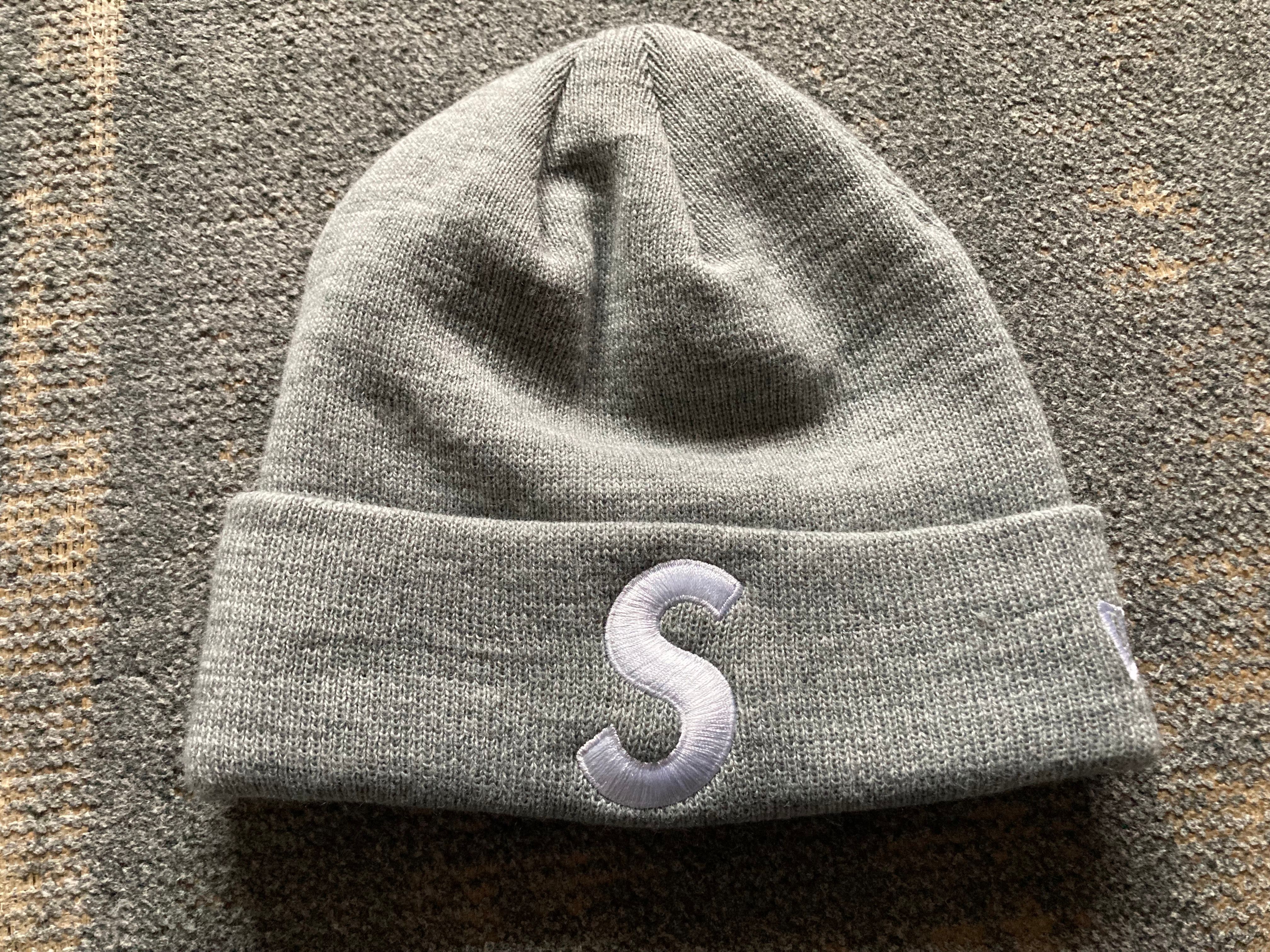 シュプリーム Sロゴ ビーニー