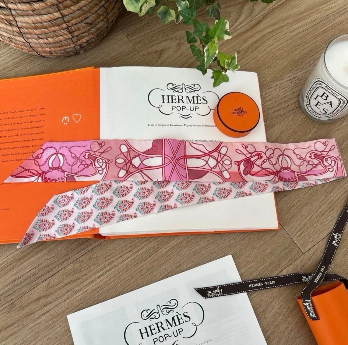 HERMES　エルメス　ツイリー　鞭ブロック　リボンシルクスカーフ　ホース　馬