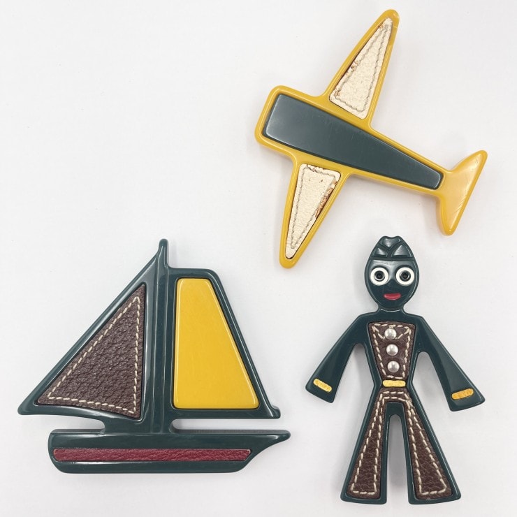 PRADA(プラダ)ヴィンテージ ブローチ セット 飛行機 船 人形 レザー コンビ マルチカラー イタリア製 アクセサリー【中古】