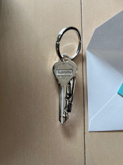 Supreme / Tiffany & Co. Return to Tiffany Heart Knife KeyRing "Silver"