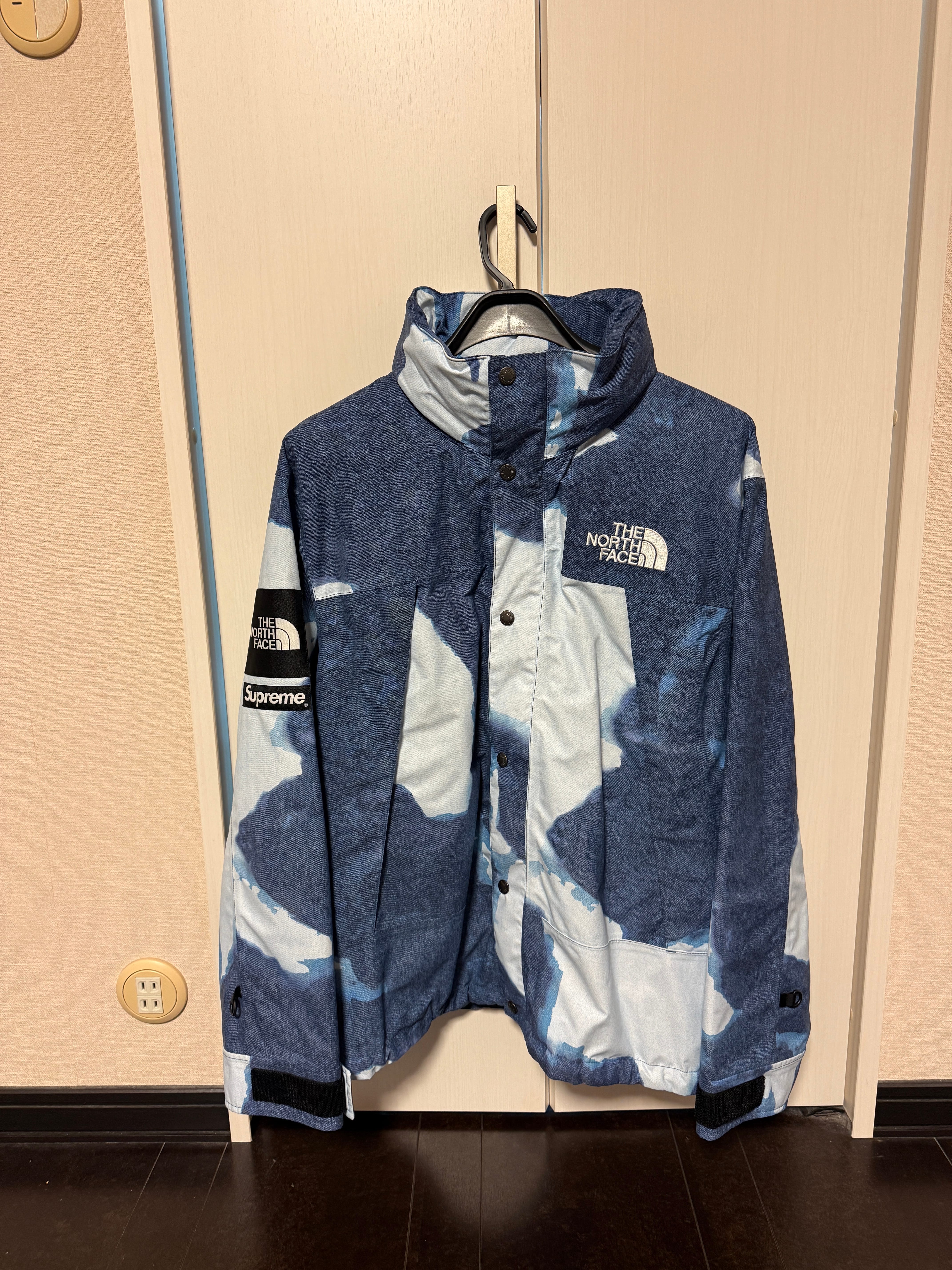 Supreme x The North Face Bleached Denim Print Mountain Jacket "Indigo"